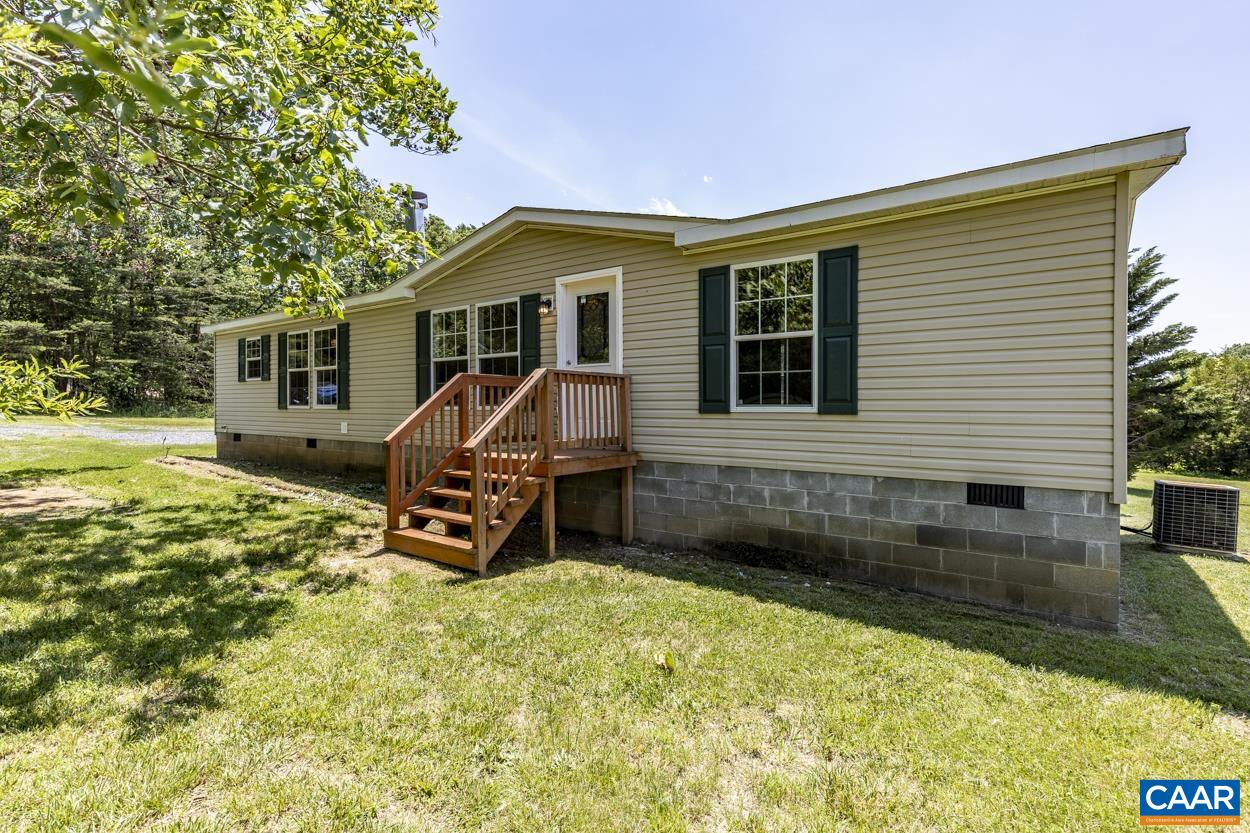 667 Equestrian Trail Road New Canton, VA 23123 - Photo 3 of 26 Gallery Image 3