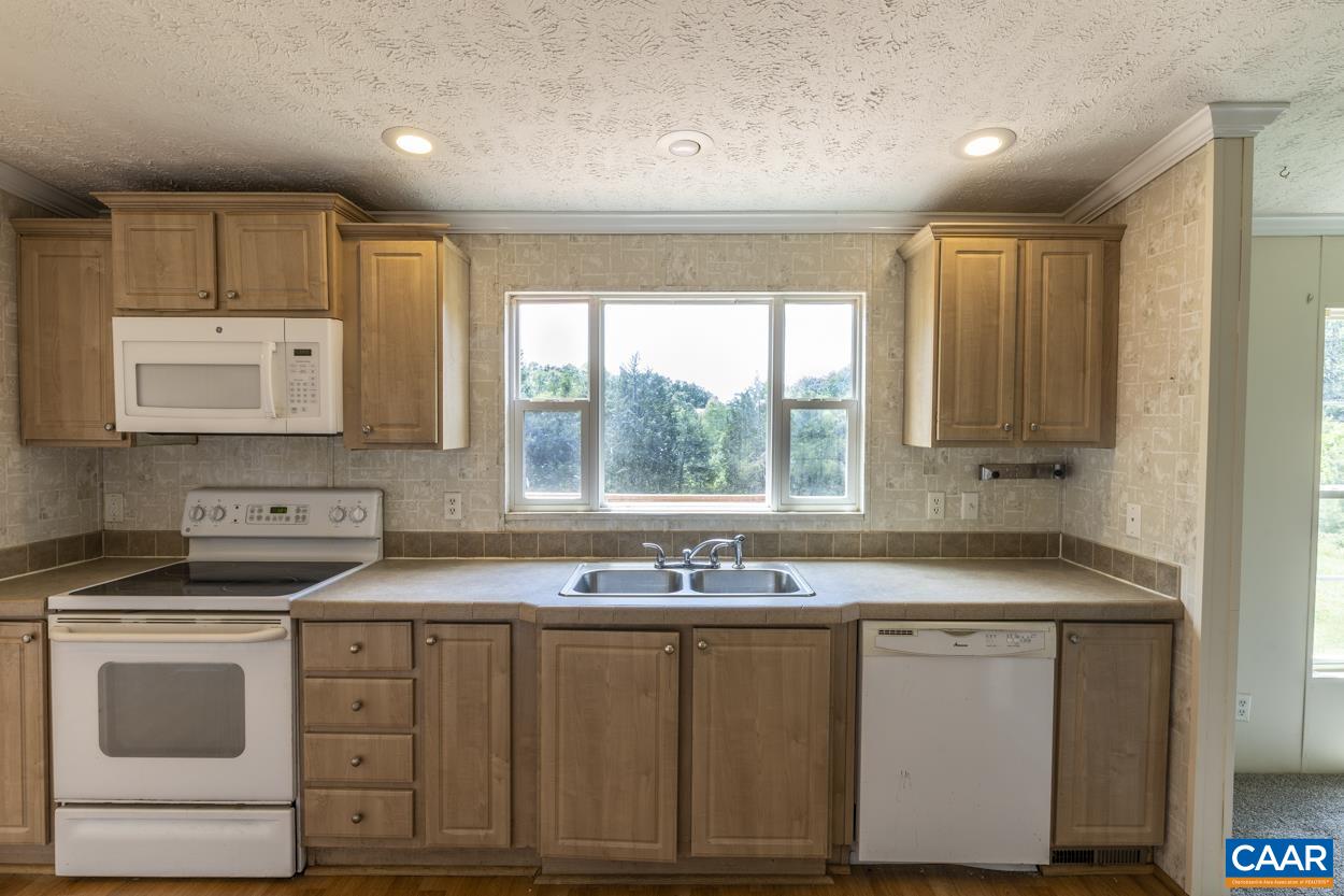 667 Equestrian Trail Road New Canton, VA 23123 - Photo 8 of 26 Gallery Image 8