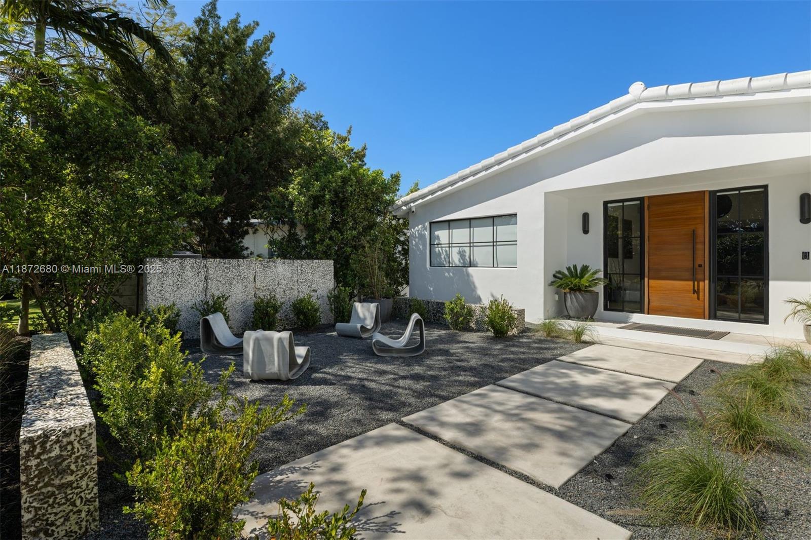 a view of a backyard with sitting area and furniture