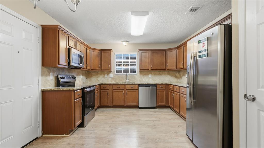 10900 Huntington Road Frisco, TX 75035 - Photo 11 of 36