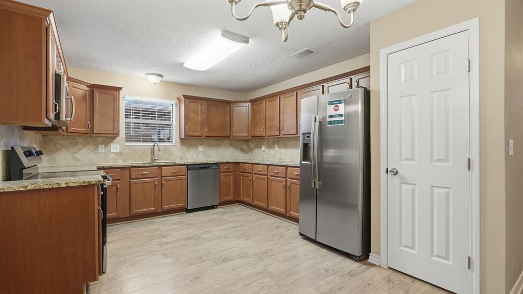 10900 Huntington Road Frisco, TX 75035 - Photo 12 of 36