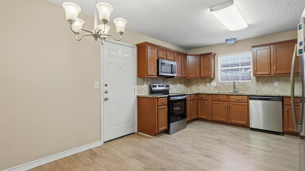 10900 Huntington Road Frisco, TX 75035 - Photo 10 of 36