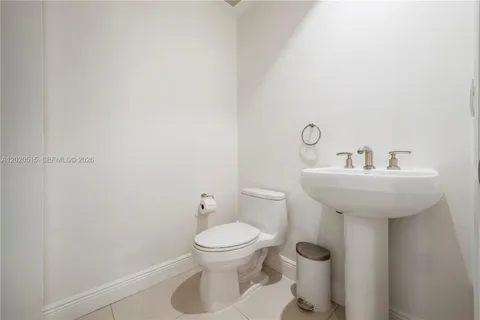 $5,900 | 901 Brickell Key Boulevard, Unit 609, Miami, FL 33131