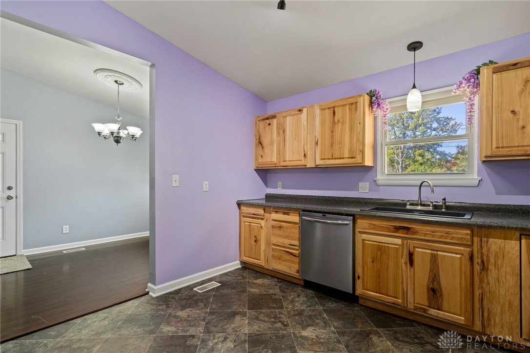 6167 Carnation Road Dayton, OH 45449 - Photo 28 of 52 Gallery Image 28