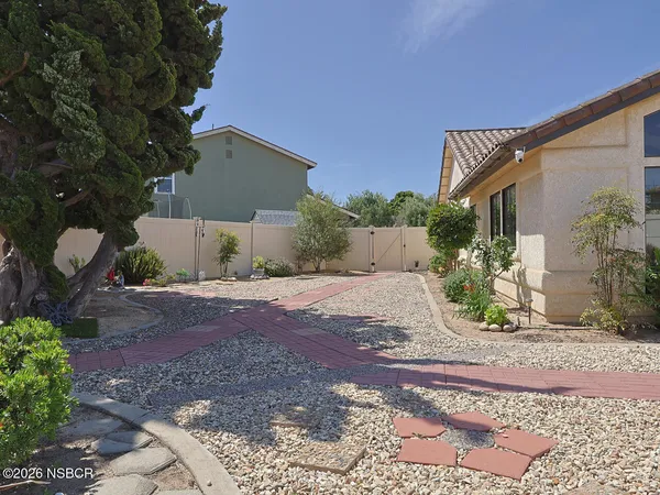 $925,000 | 245 Eastbourne Terrace, Santa Maria, CA 93455