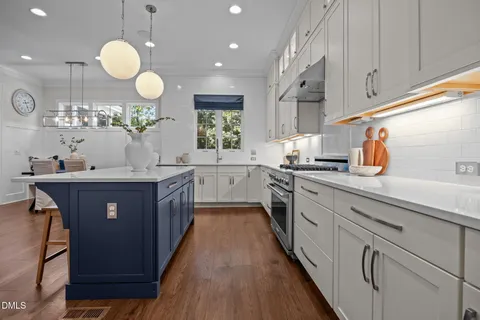 a view of an empty room with a ceiling fan