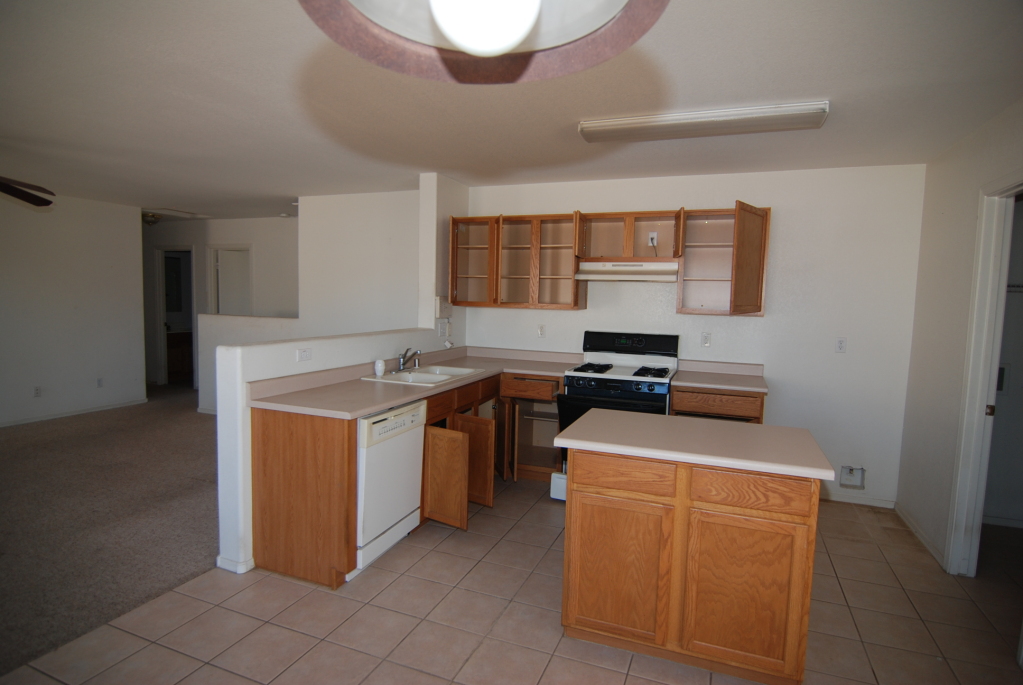 6634 West Riva Road Phoenix, AZ 85043 - Photo 3 of 5 Kitchen