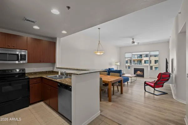 $335,000 | 16 West Encanto Boulevard, Unit 417, Phoenix, AZ 85003