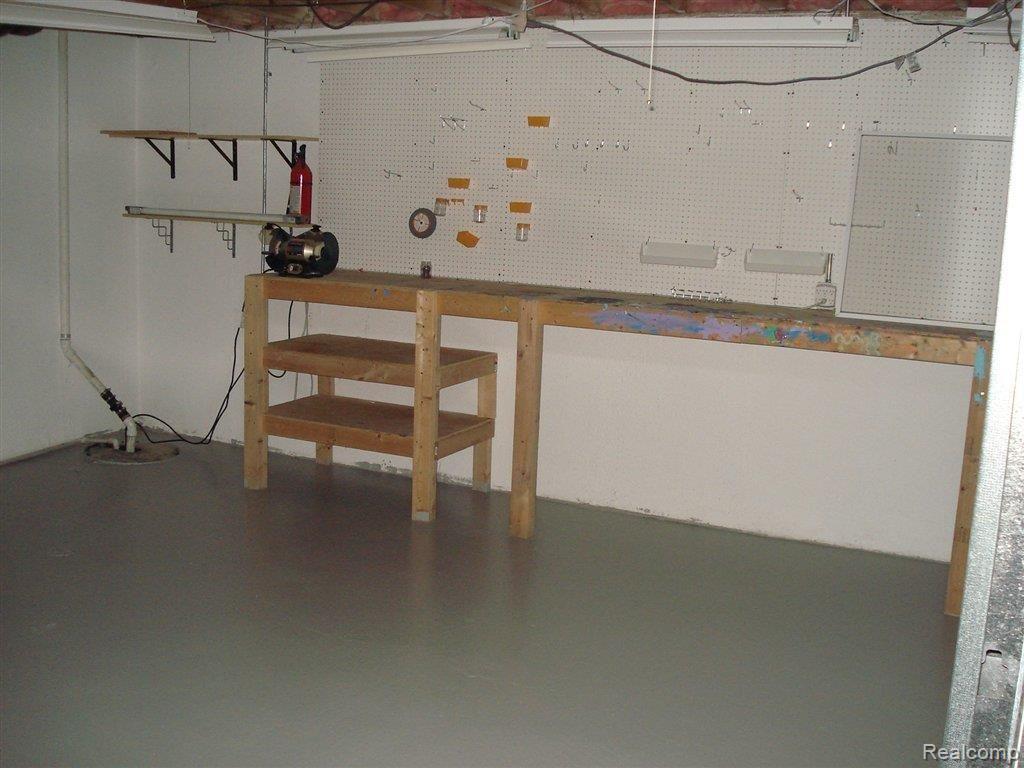 1190 Brunswick Rochester, MI 48309 - Photo 19 of 25 HUGE extra storage.JPG