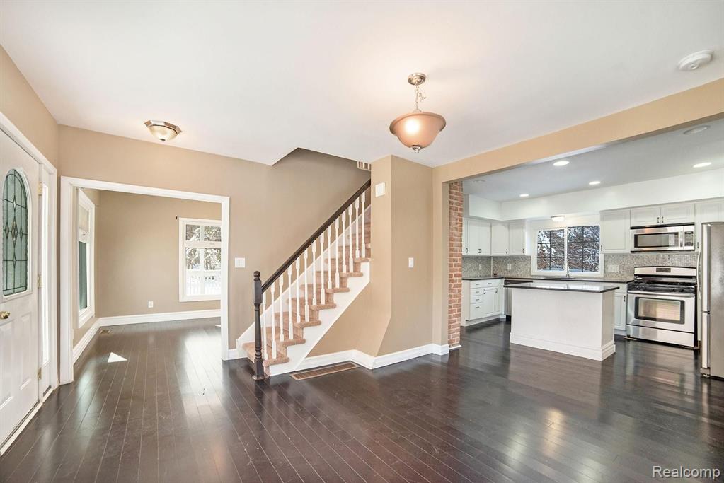 1005 Betts Road Leonard, MI 48367 - Photo 9 of 43