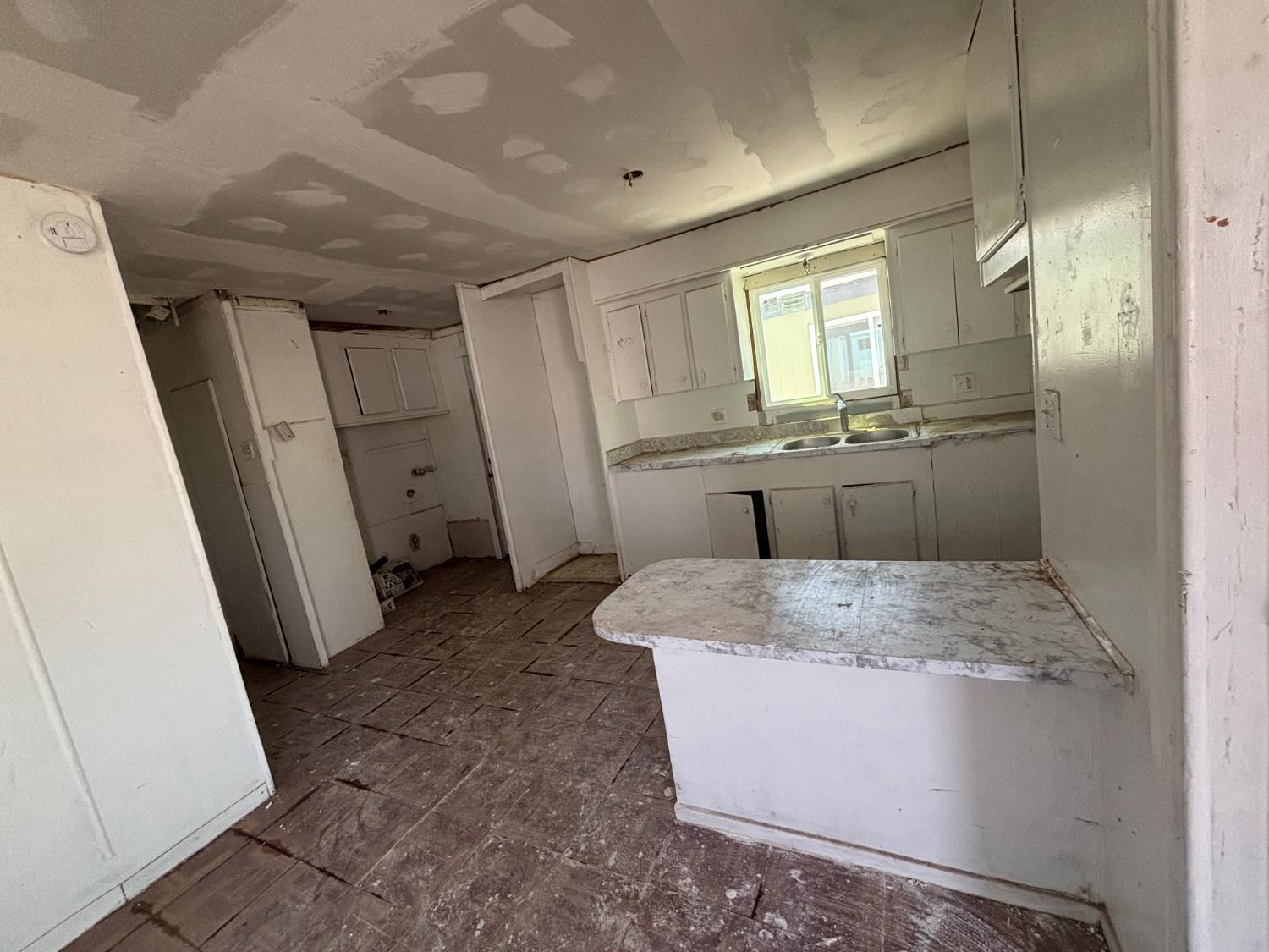 801 Schipper Street, Unit 65 Arvin, CA 93203 - Photo 3 of 14