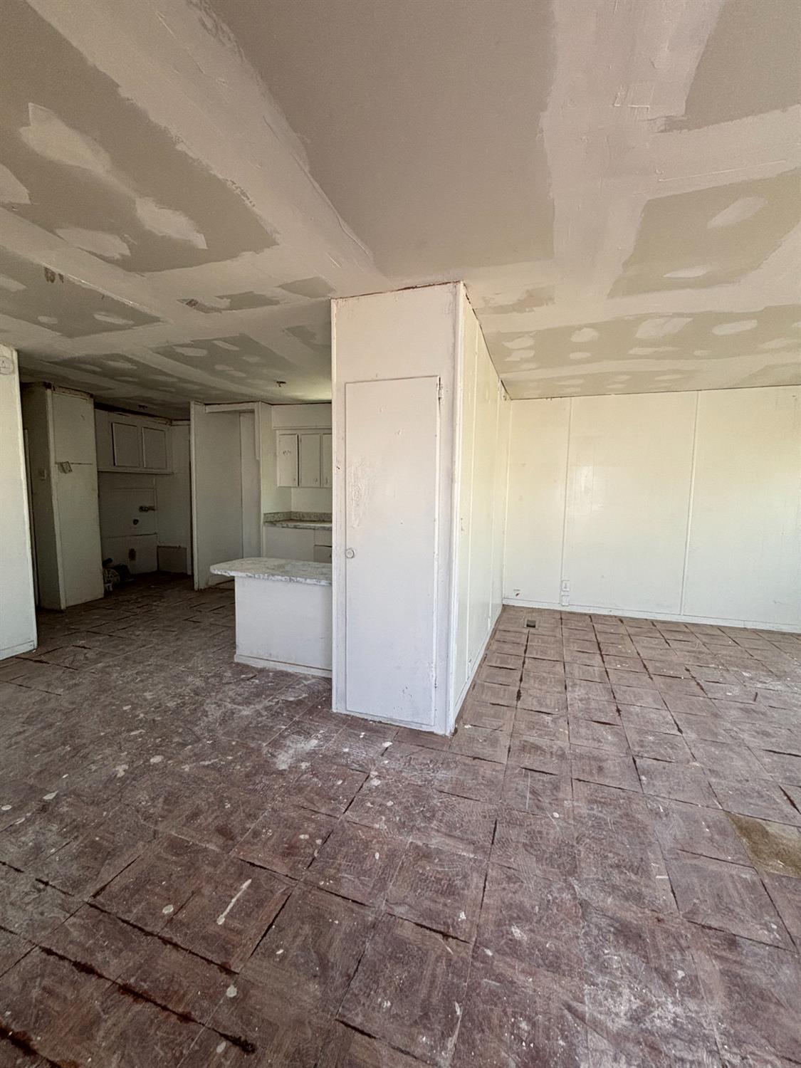 801 Schipper Street, Unit 65 Arvin, CA 93203 - Photo 4 of 14