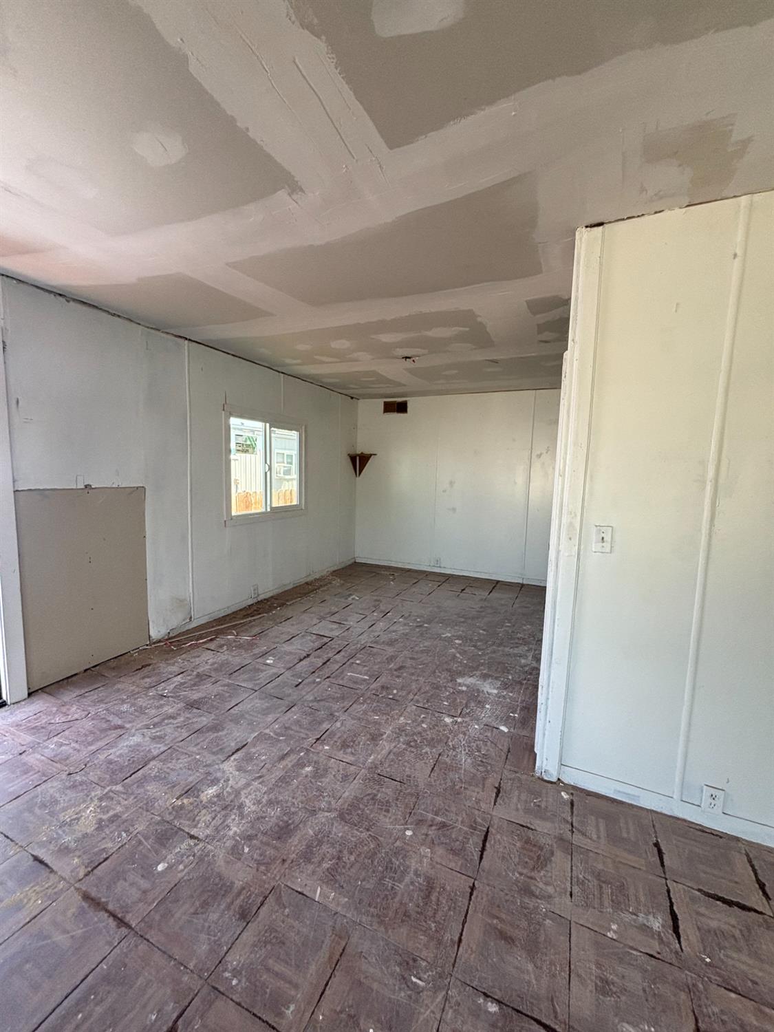 801 Schipper Street, Unit 65 Arvin, CA 93203 - Photo 7 of 14