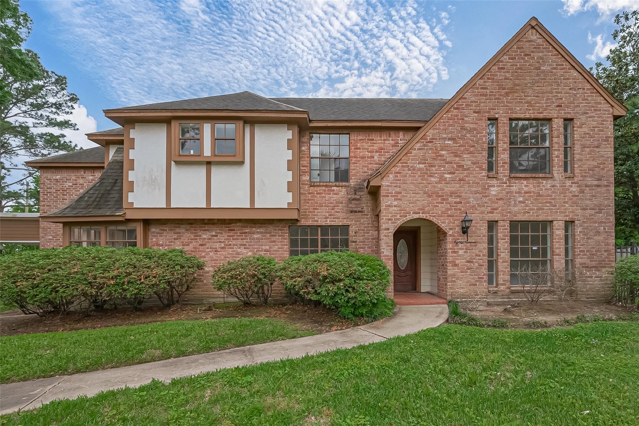 8019 Beaufort Drive Spring, TX 77379 - Photo 4 of 47 a front view of a house with a garden