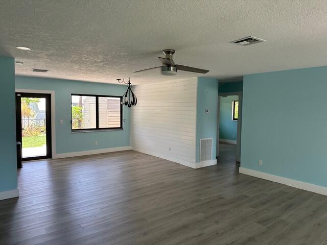 907 Southeast Lake Street Stuart, FL 34994 - Photo 3 of 23 IMG_6024