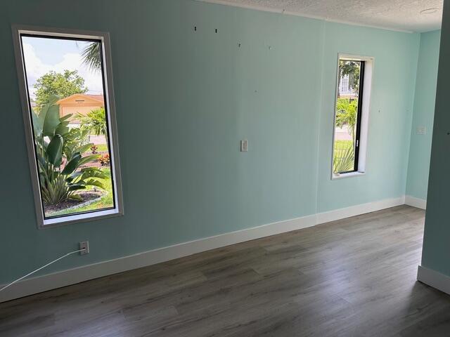 907 Southeast Lake Street Stuart, FL 34994 - Photo 5 of 23 IMG_6032