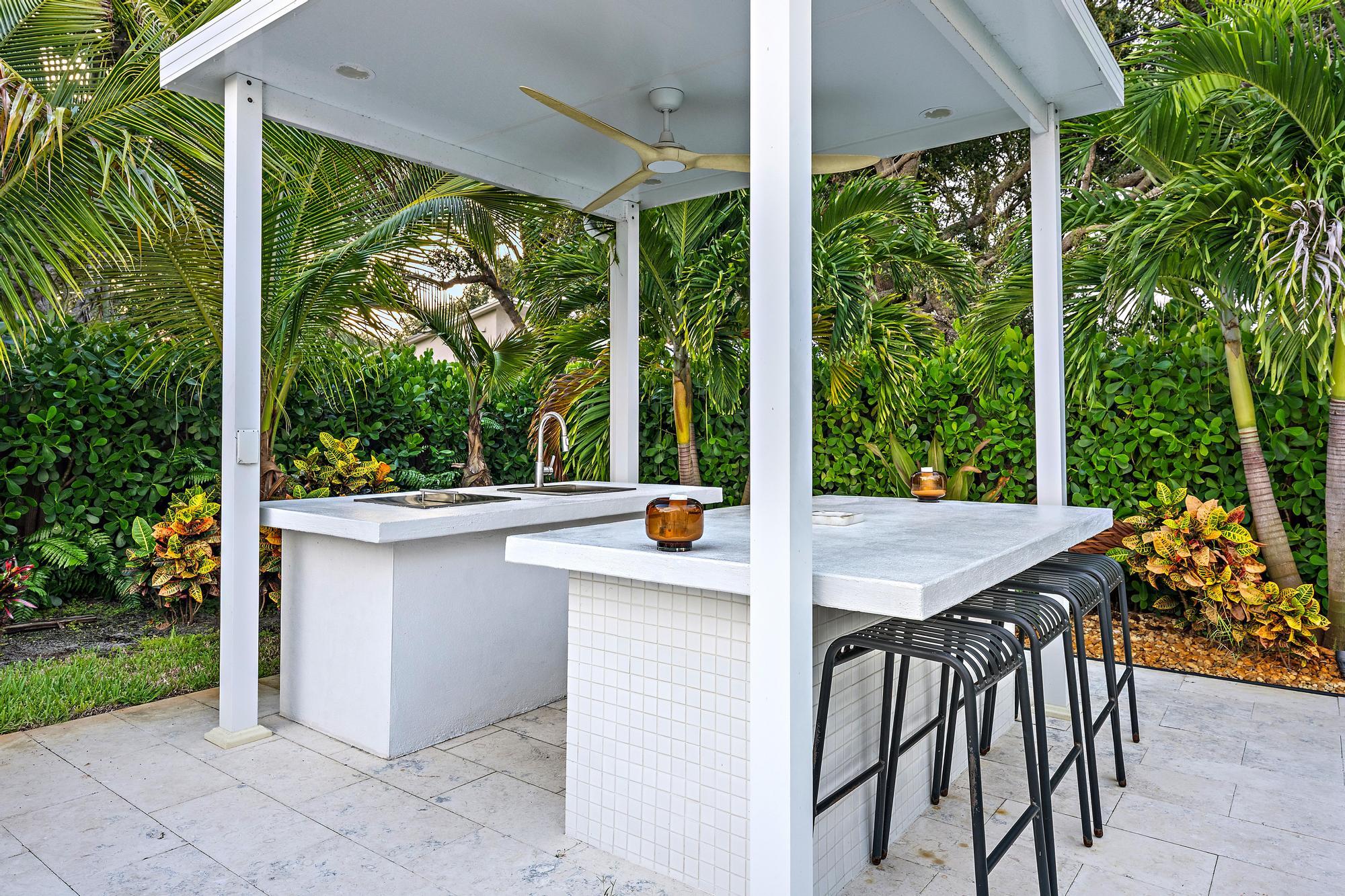 570 Dover Road Tequesta, FL 33469 - Photo 34 of 45 Cabana Bar