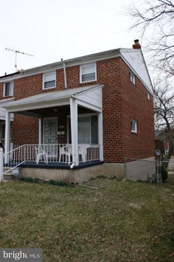 641 Brisbane Road Baltimore, MD 21229 - Photo 3 of 24 a front view of a house with garden