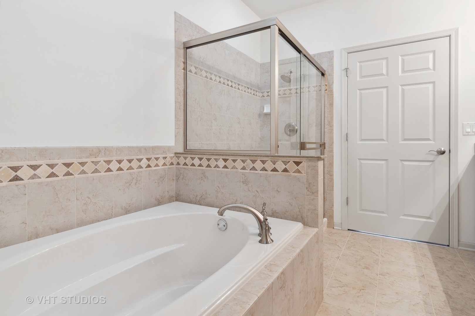 2944 Normandy Circle Naperville, IL 60564 - Photo 14 of 38 a bathroom with a bathtub and a shower