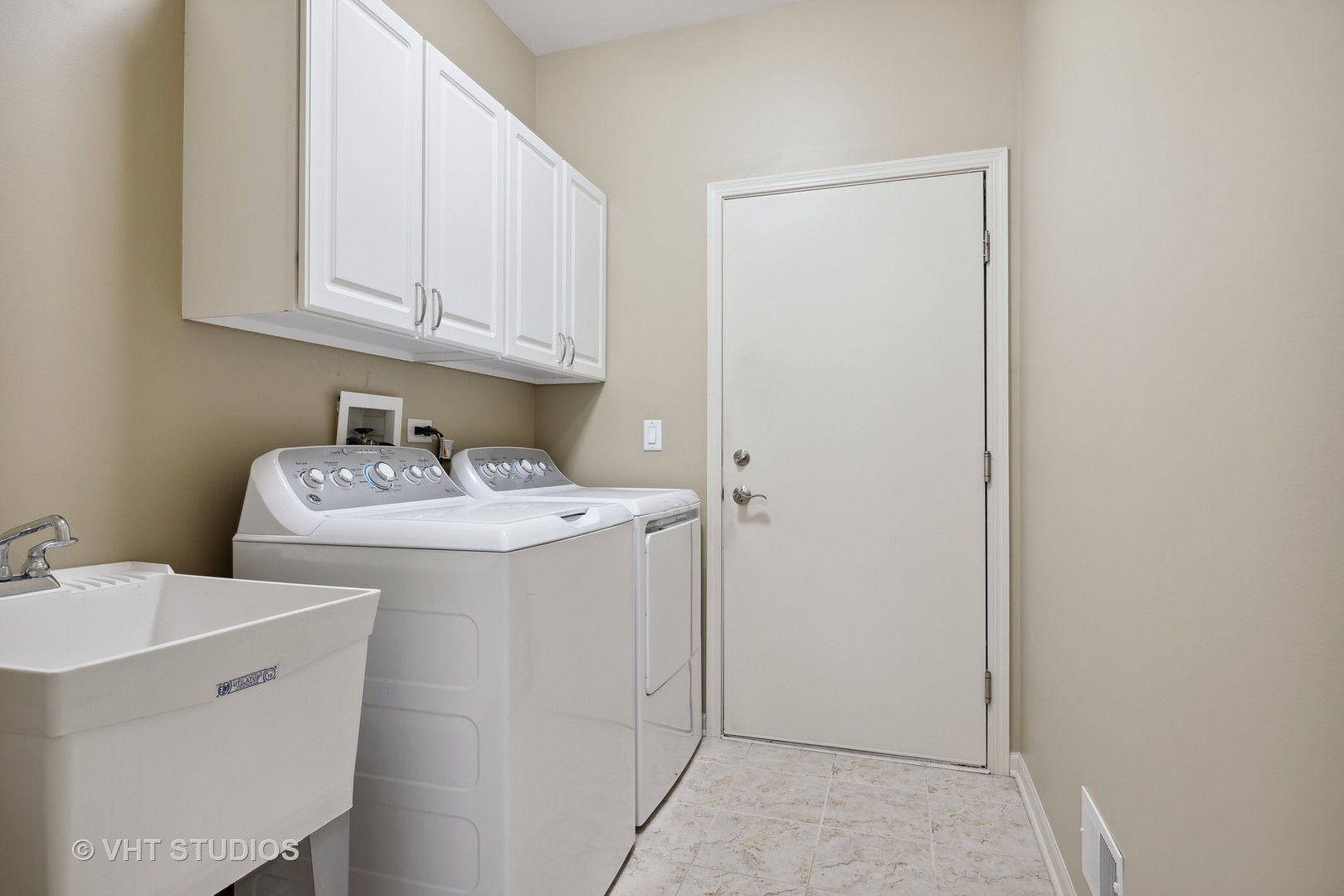 2944 Normandy Circle Naperville, IL 60564 - Photo 23 of 38 a utility room with dryer and washer
