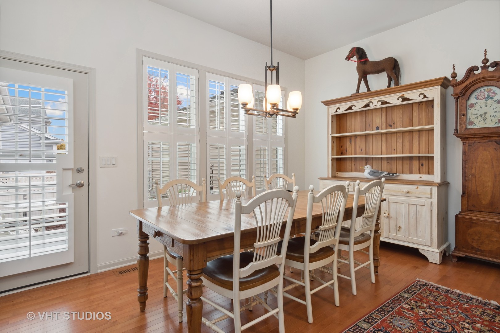 2944 Normandy Circle Naperville, IL 60564 - Photo 10 of 38 a view of a livingroom with furniture and windows