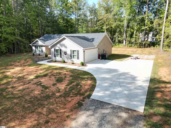 $325,000 | 293 Cecil Drive, Waterloo, SC 29384