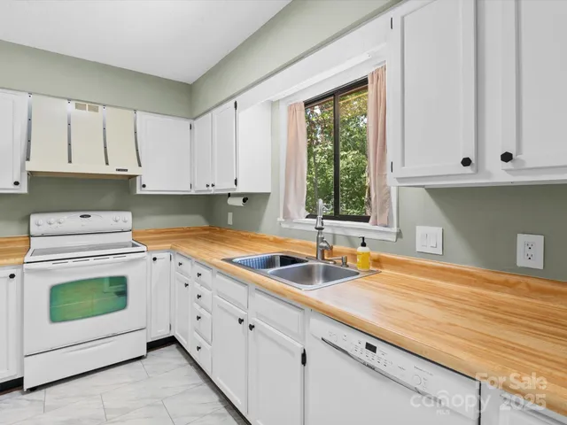 $232,500 | 102 Cedar Forest Trail, Asheville, NC 28803