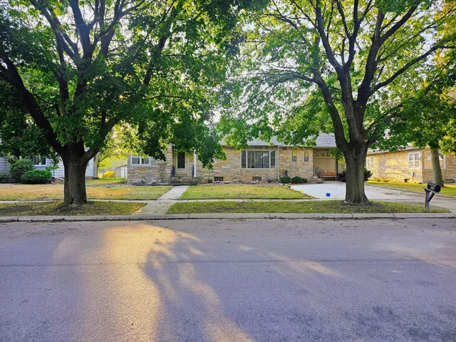 $179,900 | 409 North Prairie Street, Sherburn, MN 56171