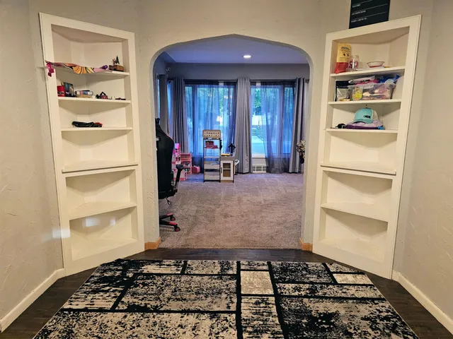 $179,900 | 409 North Prairie Street, Sherburn, MN 56171