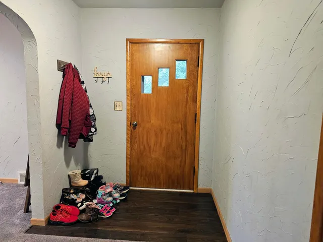 $179,900 | 409 North Prairie Street, Sherburn, MN 56171