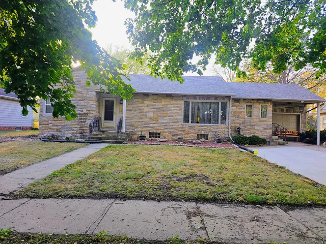 $179,900 | 409 North Prairie Street, Sherburn, MN 56171