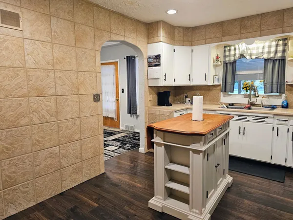 $179,900 | 409 North Prairie Street, Sherburn, MN 56171