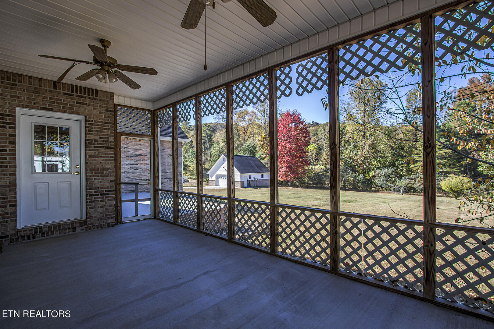 196 Foremast Road Kingston, TN 37763 - Photo 23 of 60 23_ForemastRoad_196_ScreenedPorch