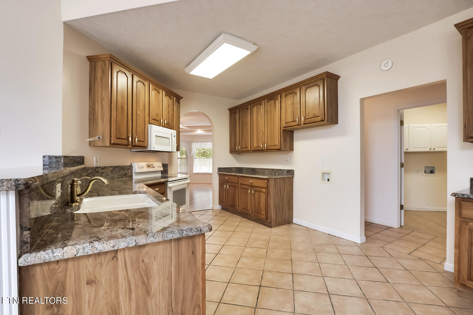 196 Foremast Road Kingston, TN 37763 - Photo 25 of 60 25_ForemastRoad_196_Kitchen01