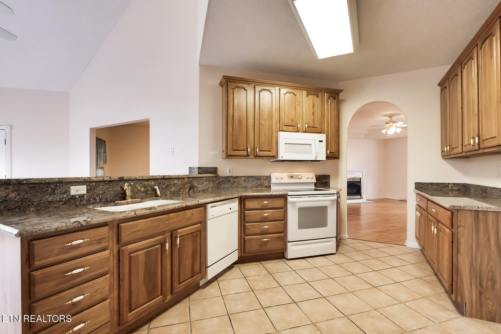 196 Foremast Road Kingston, TN 37763 - Photo 26 of 60 26_ForemastRoad_196_Kitchen02