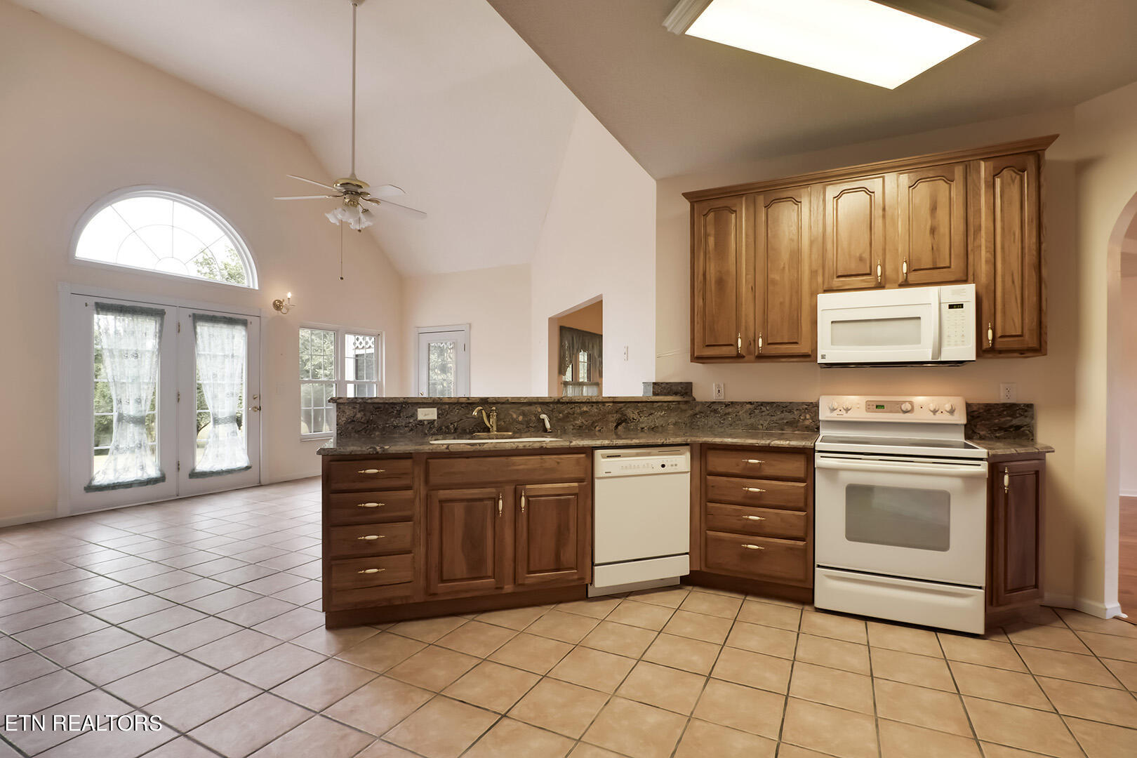 196 Foremast Road Kingston, TN 37763 - Photo 27 of 60 27_ForemastRoad_196_Kitchen03