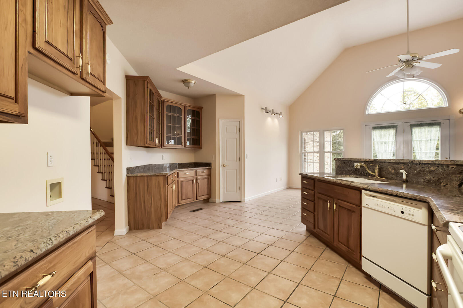 196 Foremast Road Kingston, TN 37763 - Photo 28 of 60 28_ForemastRoad_196_Kitchen04
