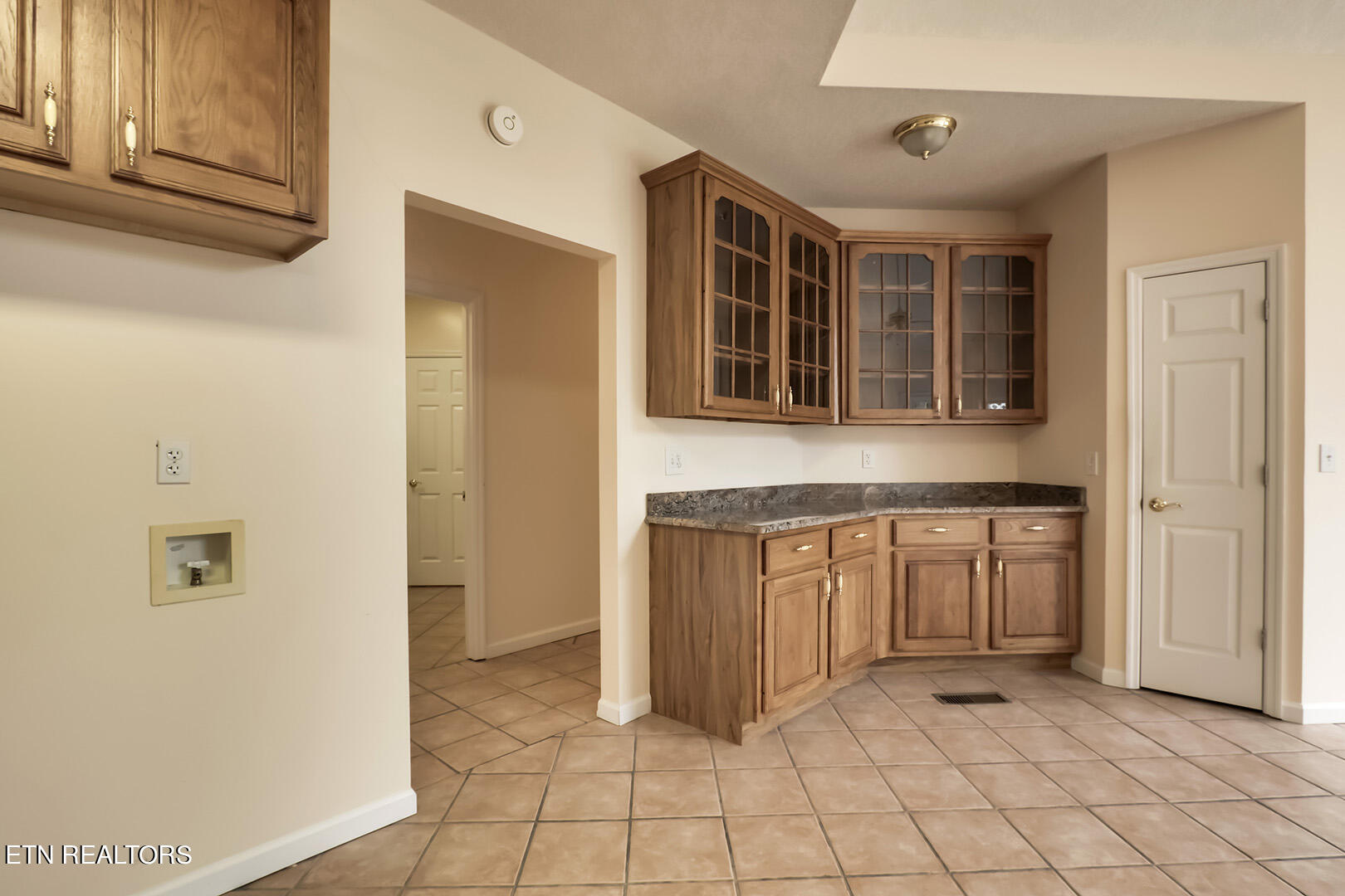 196 Foremast Road Kingston, TN 37763 - Photo 29 of 60 29_ForemastRoad_196_Kitchen05