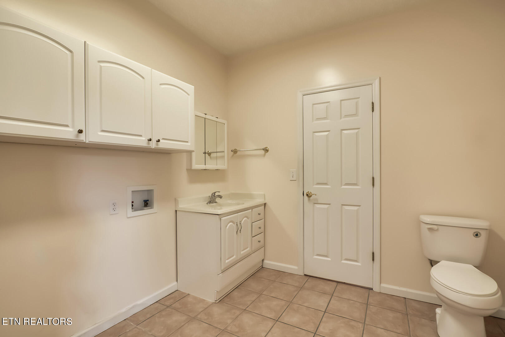 196 Foremast Road Kingston, TN 37763 - Photo 31 of 60 31_ForemastRoad_196_Laundry01