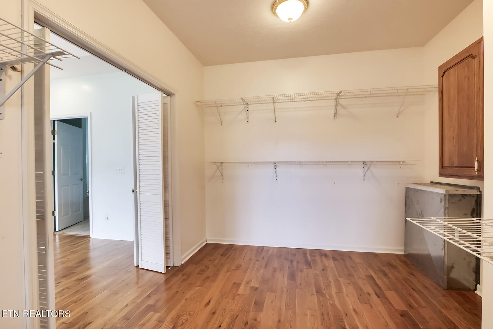 196 Foremast Road Kingston, TN 37763 - Photo 39 of 60 39_ForemastRoad_196_MasterCloset02