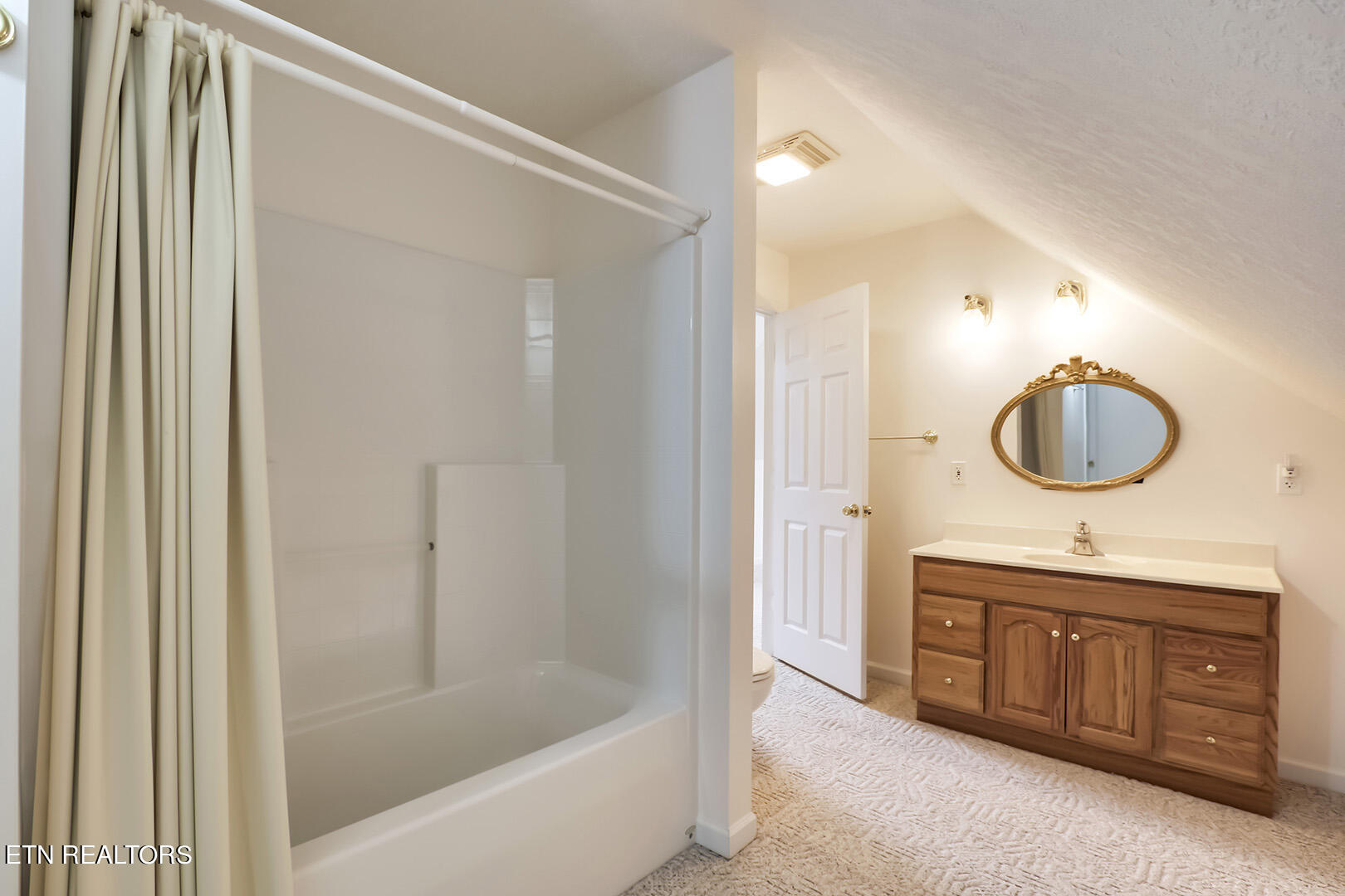 196 Foremast Road Kingston, TN 37763 - Photo 50 of 60 50_ForemastRoad_196_GuestBath2