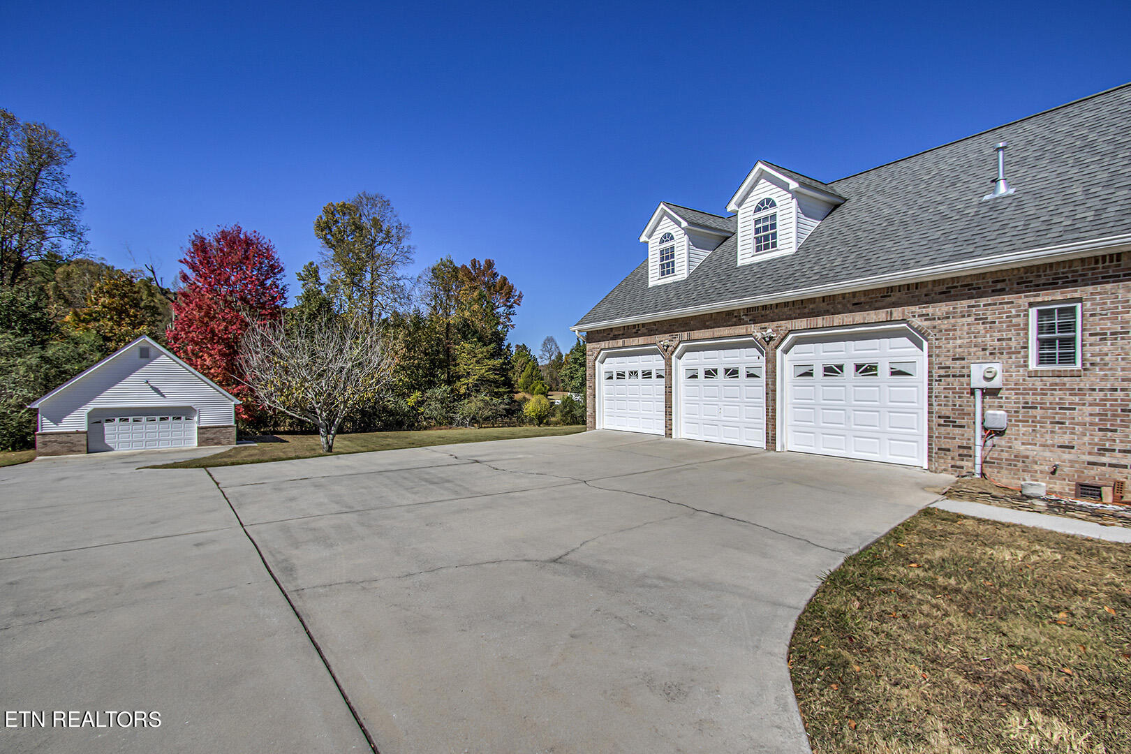 196 Foremast Road Kingston, TN 37763 - Photo 52 of 60 52_ForemastRoad_196_GarageSide