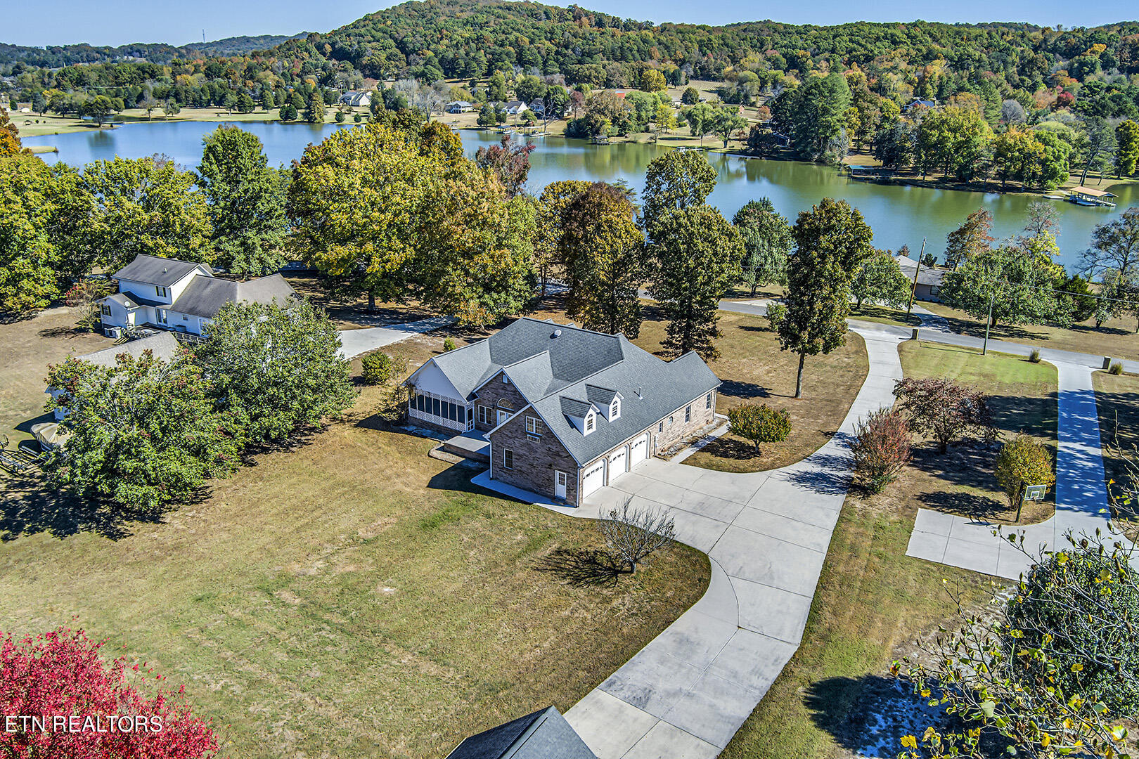 196 Foremast Road Kingston, TN 37763 - Photo 58 of 60 58_ForemastRoad_196_BackLeftElevated