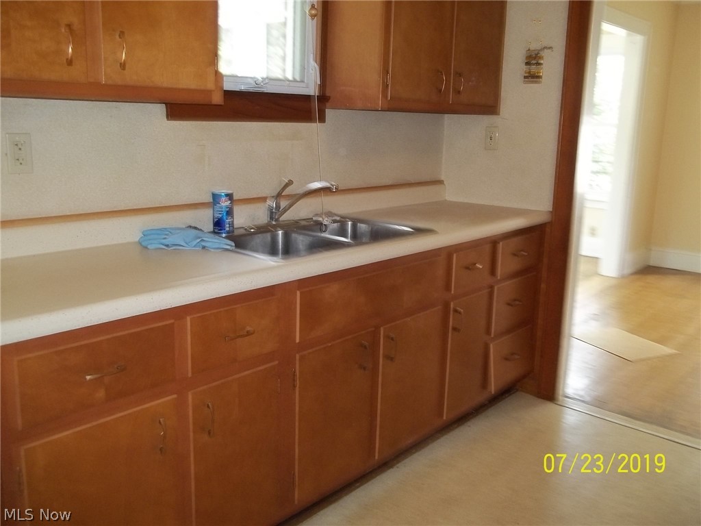 1672 Wood Road Cleveland Heights, OH 44121 - Photo 5 of 23