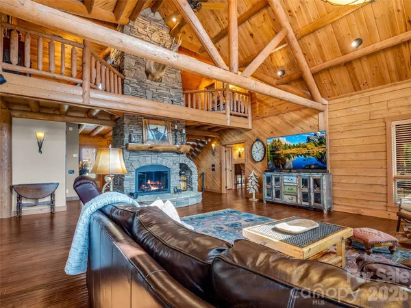 $1,595,000 | 182 Deer Trail, Lake Lure, NC 28746