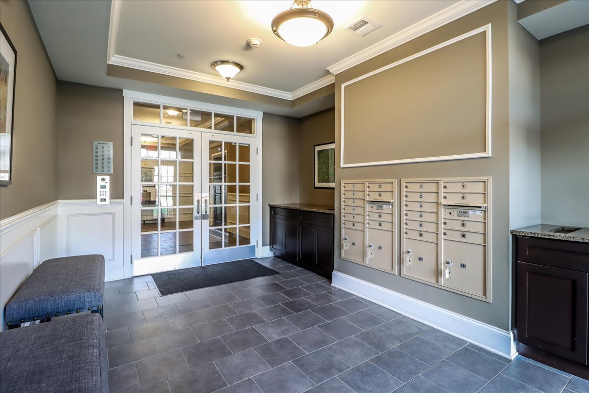 433 Brookside Court, Unit 433 Newtown, CT 06470 - Photo 5 of 38