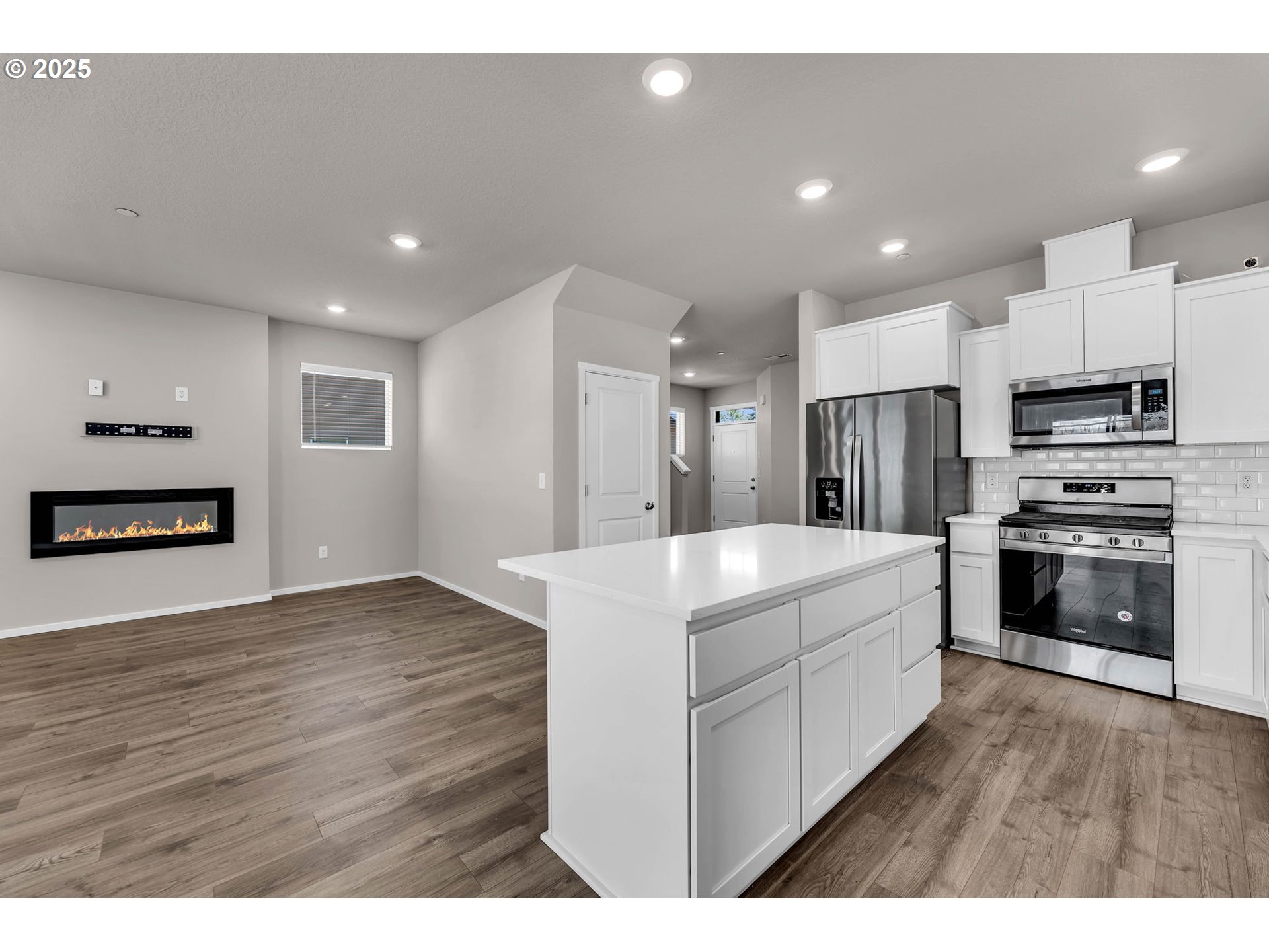 9442 North Chestnut Street Camas, WA 98607 - Photo 13 of 47 Kitchen/Living Room