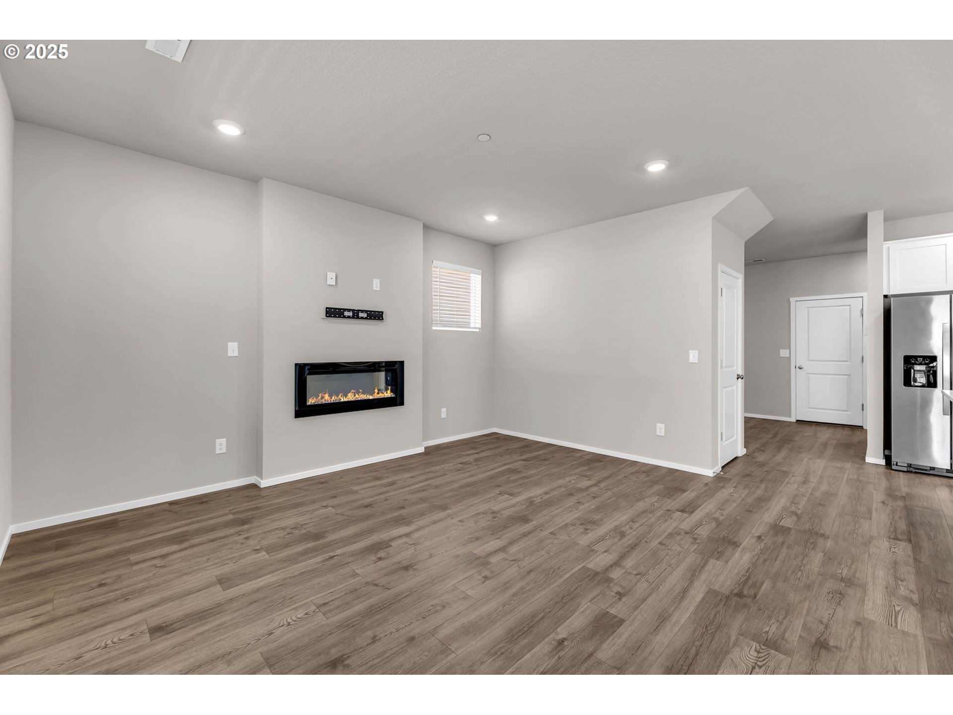 9442 North Chestnut Street Camas, WA 98607 - Photo 20 of 47 Living Room