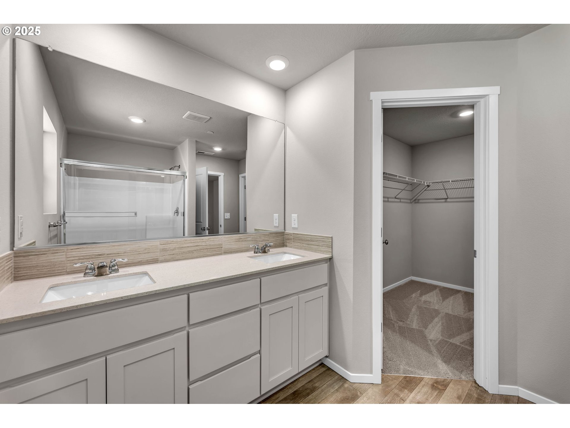 9442 North Chestnut Street Camas, WA 98607 - Photo 29 of 47 Owner's Suite Bathroom