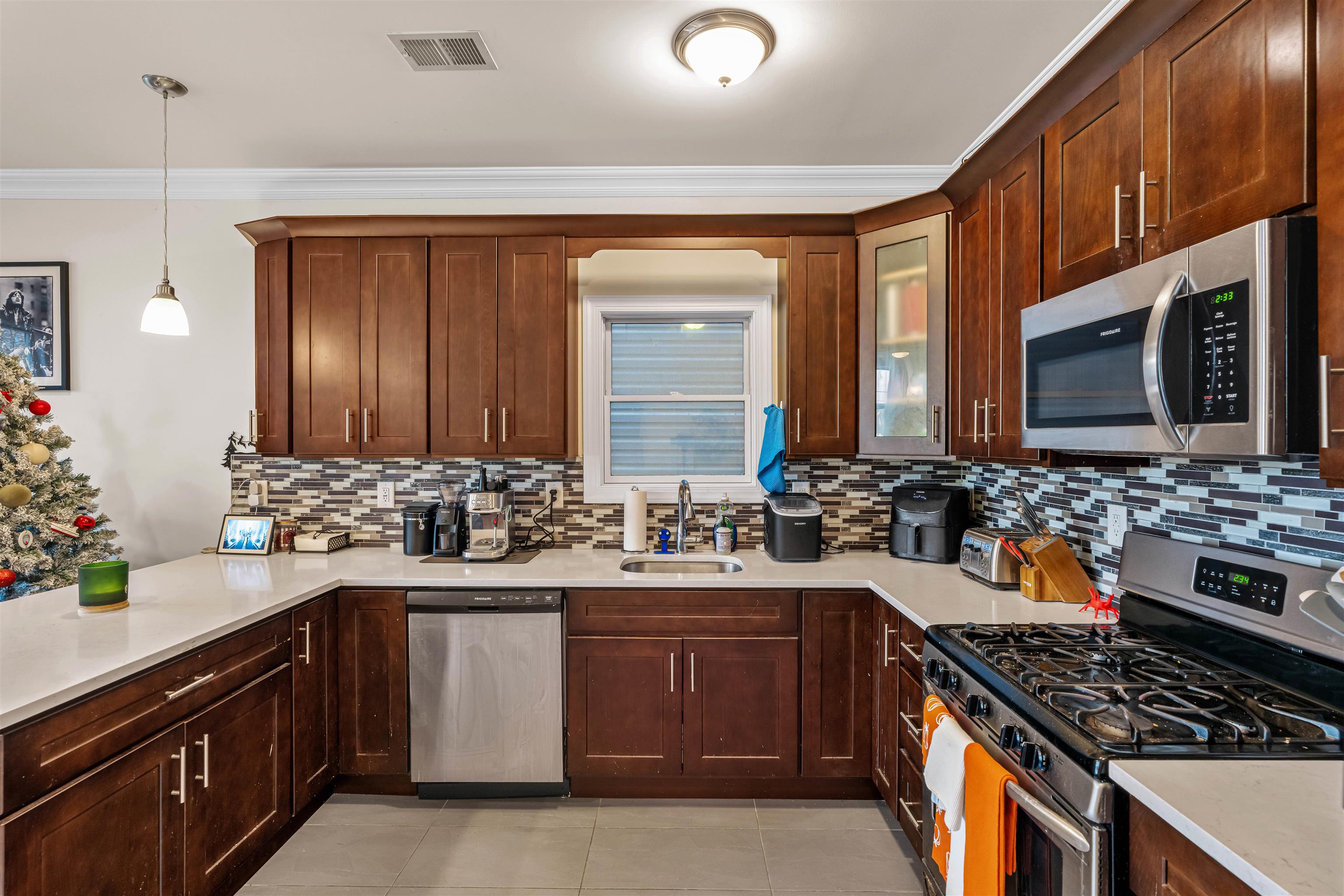 193 Halladay Street Jersey City, NJ 07304 - Photo 30 of 49